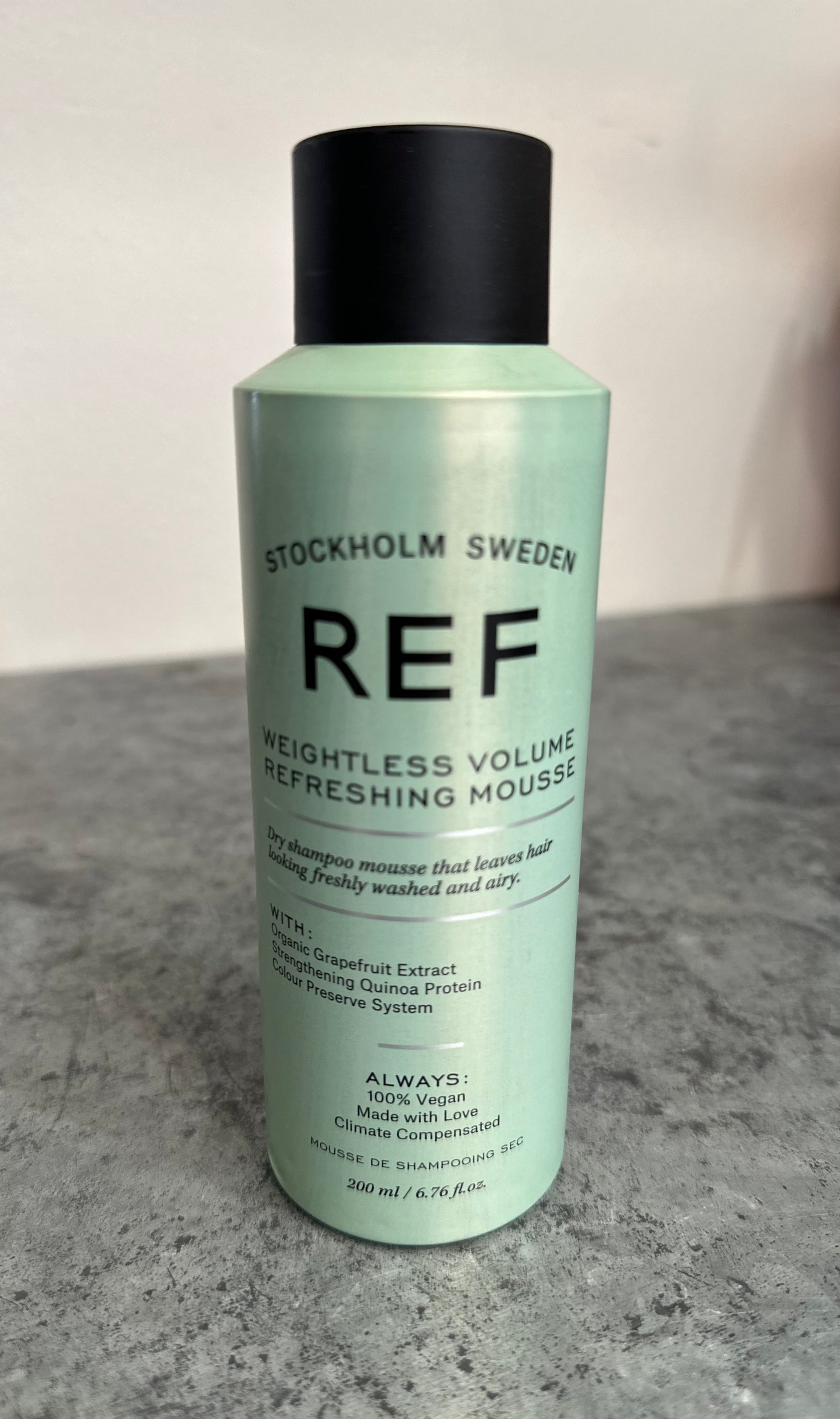 REF Weightless Volume Refreshing Mousse
