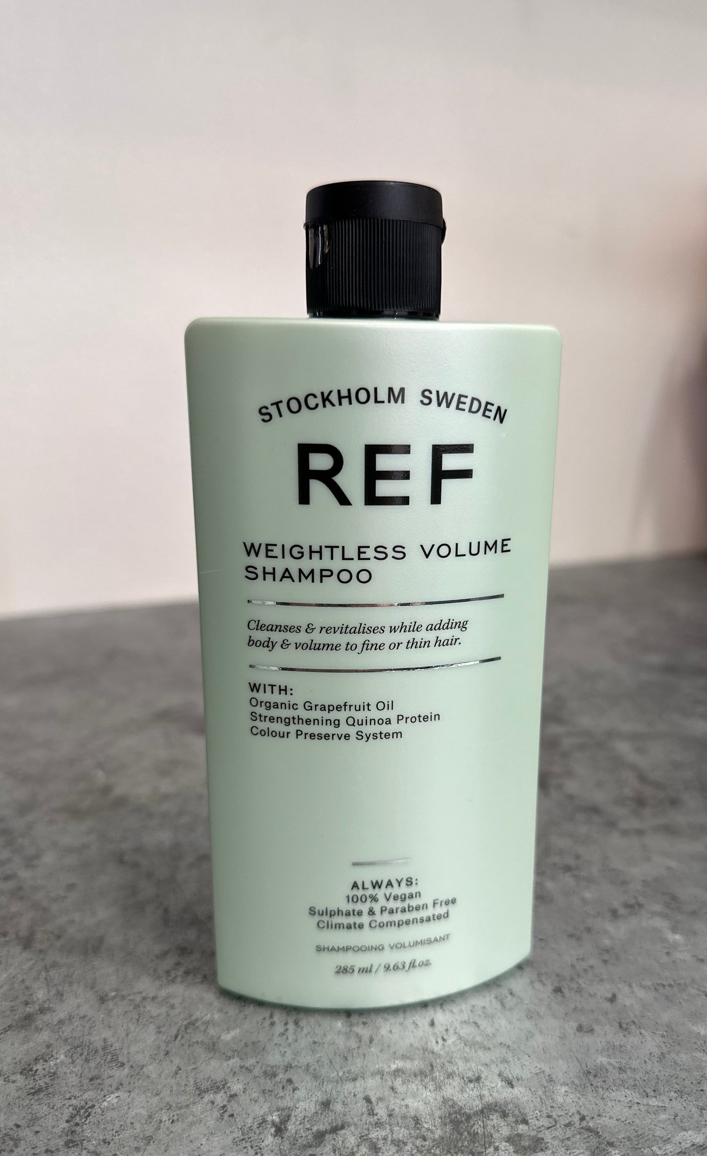 REF Weightless Shampoo 285ml